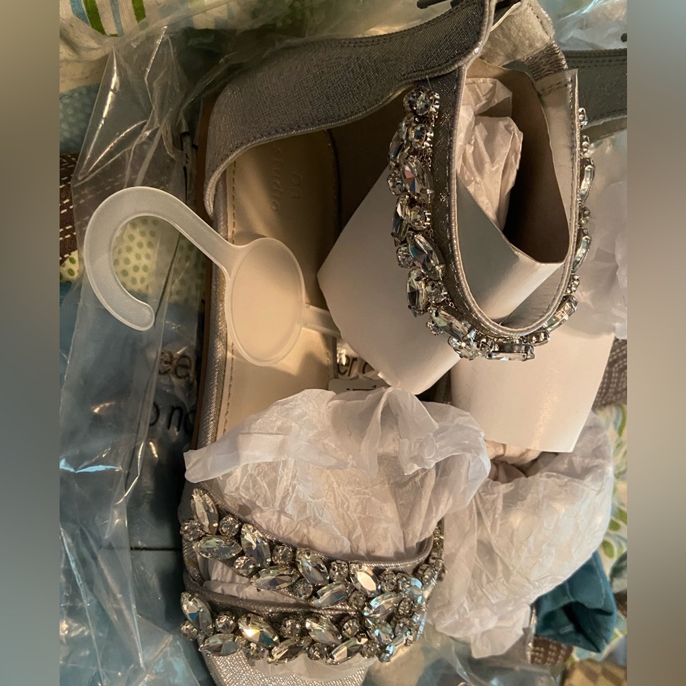 Sandals - Picture 2 of 3